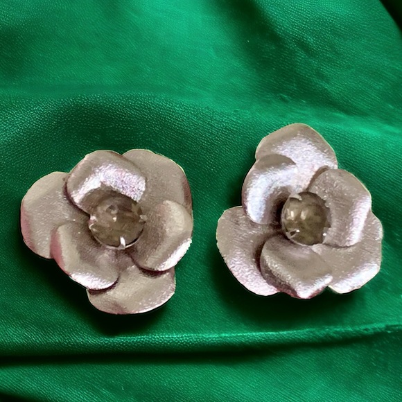 Vintage Signed SARAH COVENTRY Brooch and Earrings Jewelry Set - Picture 3 of 9